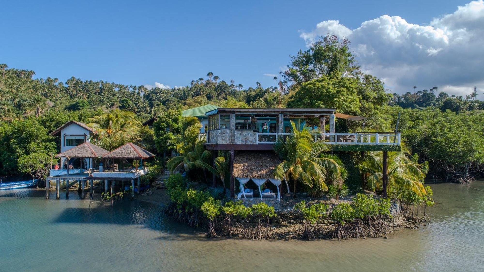 Edgewater Dive & Spa Resort Puerto Galera Exterior photo
