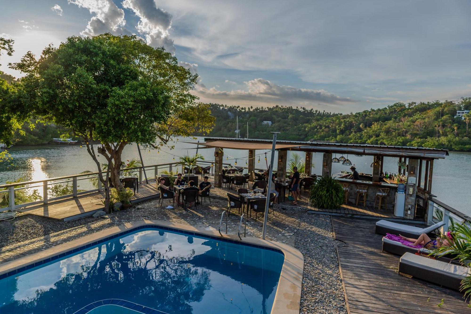Edgewater Dive & Spa Resort Puerto Galera Exterior photo